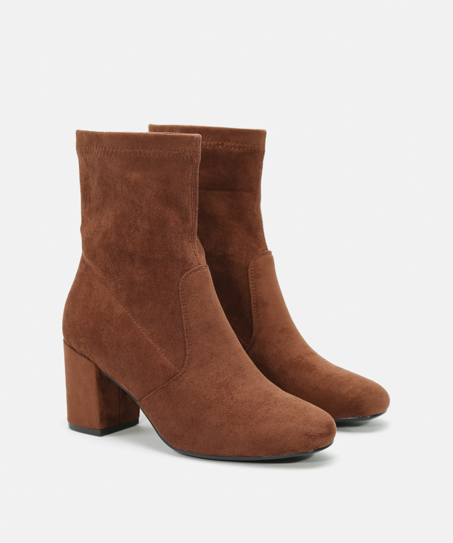 Botins castanhos básicos image number null